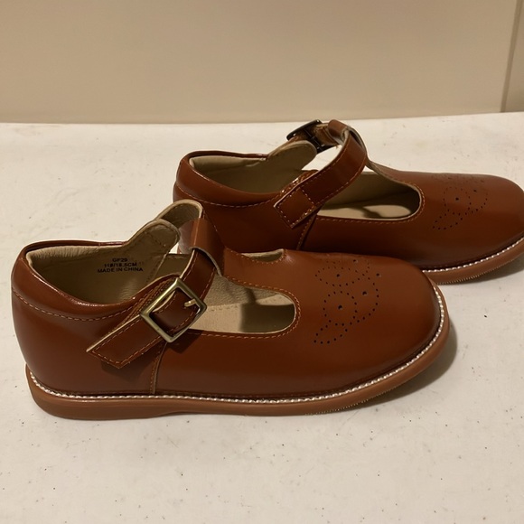 NWOT Girls 13 Ginfive Brown T strap Shoes Rubber Non Marking Soles Back 2 School - Picture 2 of 6